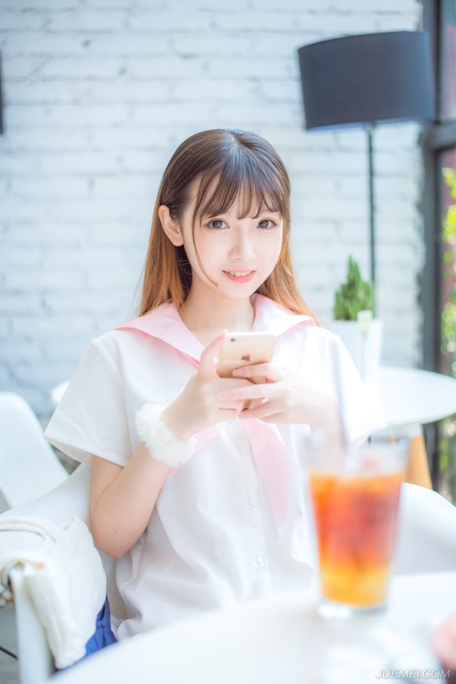 可进可出，若即若离，可爱可怨，可聚而不会散，才是最天长地久的一种好朋友。